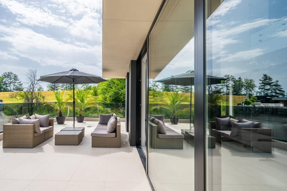 Patio, Seating area