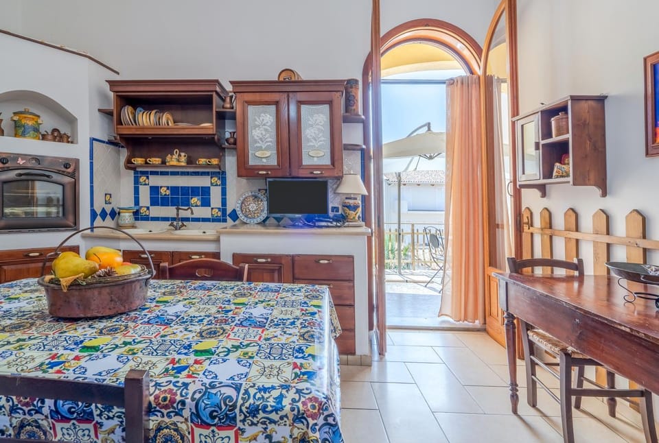 Property building, Kitchen or kitchenette, Living room