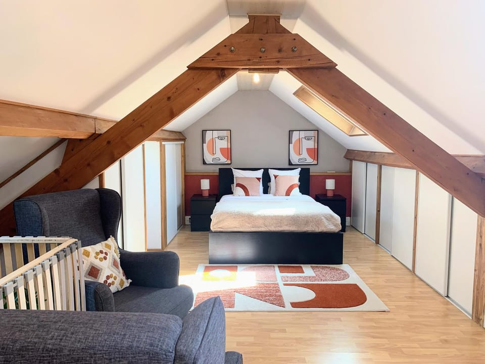 Bed, Photo of the whole room, Bedroom