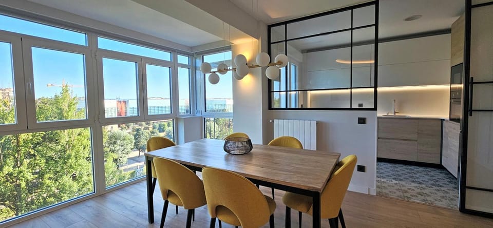 Nearby landmark, View (from property/room), Dining area, Landmark view, River view