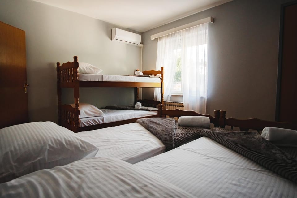 Bed, Photo of the whole room, Bedroom, bunk bed, towels