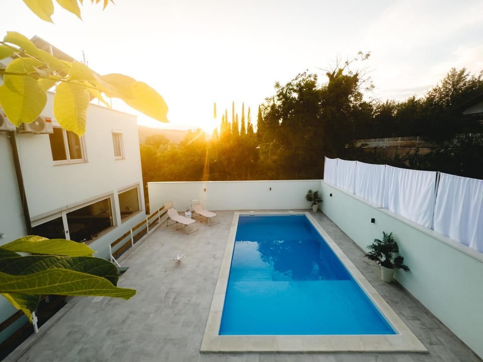 Patio, Garden, Garden view, Pool view, Swimming pool, sunbed