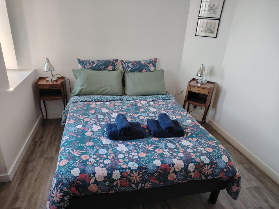Bed, Photo of the whole room