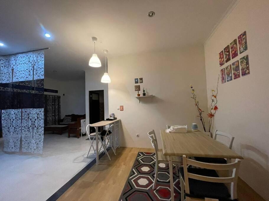 SYARIAH - Cozy 3BR House - 8min From City Centre by Sakura House in West Java