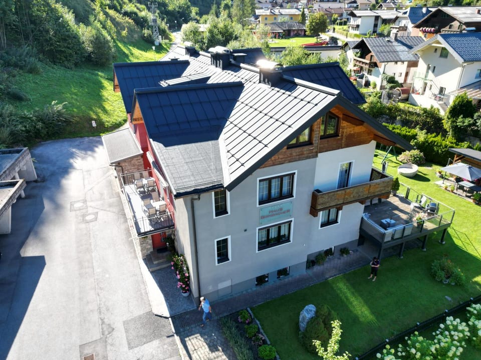 Property building, Bird's eye view, Garden, Garden view, Parking