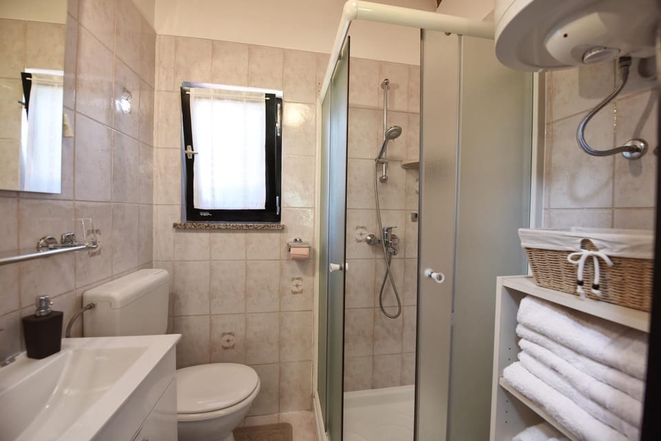 Shower, Toilet, Bathroom
