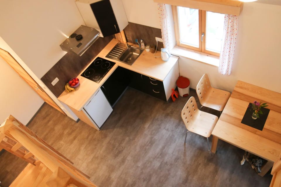 Coffee/tea facilities, Kitchen or kitchenette, Photo of the whole room, Dining area