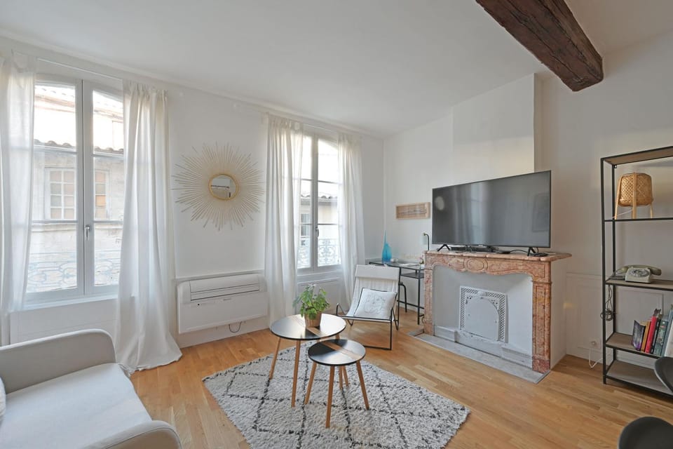 TV and multimedia, Living room, Seating area, heating, air conditioner