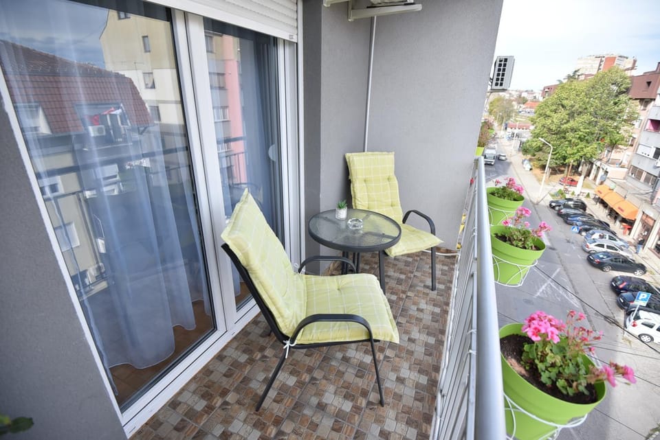Property building, Day, Neighbourhood, View (from property/room), Seating area, City view