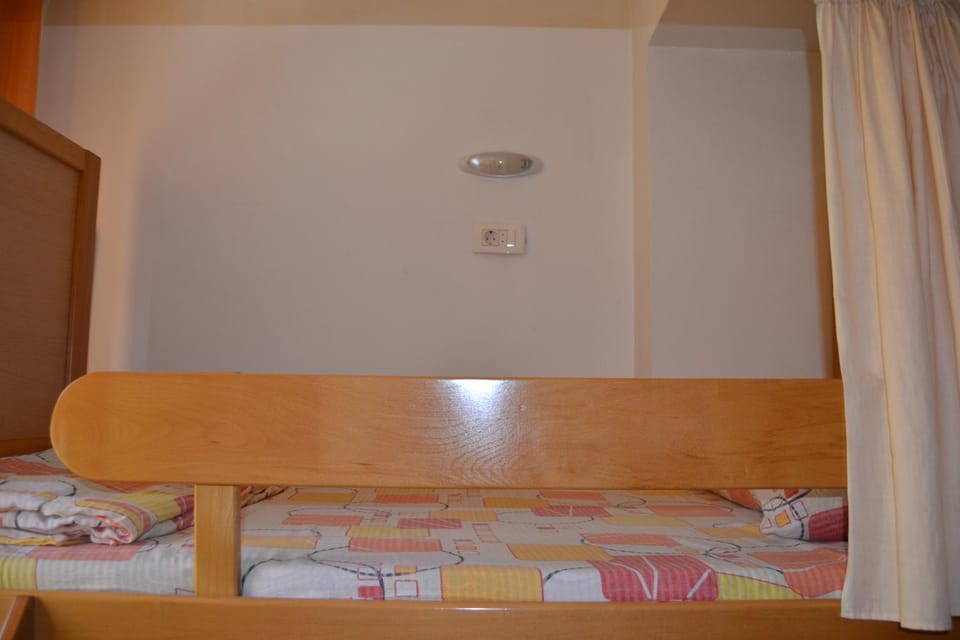 bunk bed