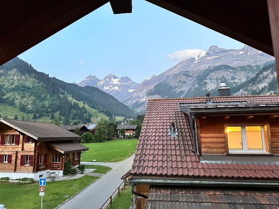 Property building, Nearby landmark, Spring, Day, Neighbourhood, Natural landscape, Mountain view