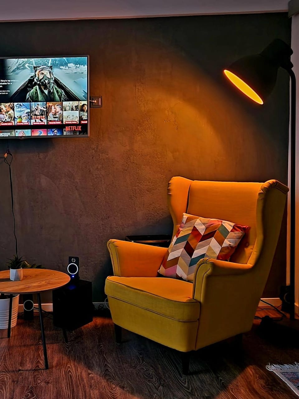 Self Check-IN Free Parking Near Metro Stations and BUS WestSide Studio S6 Apartment in Bucharest