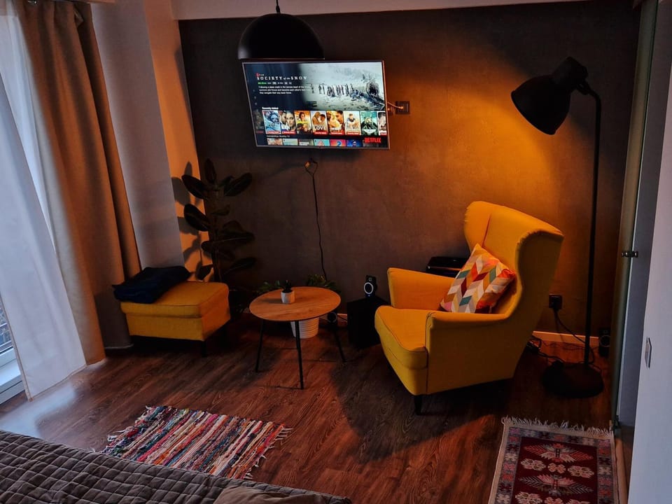 Self Check-IN Free Parking Near Metro Stations and BUS WestSide Studio S6 Apartment in Bucharest