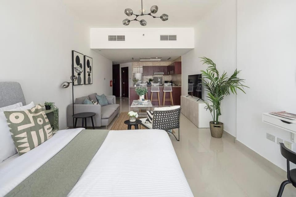 Bed, TV and multimedia, Living room, Seating area, Dining area