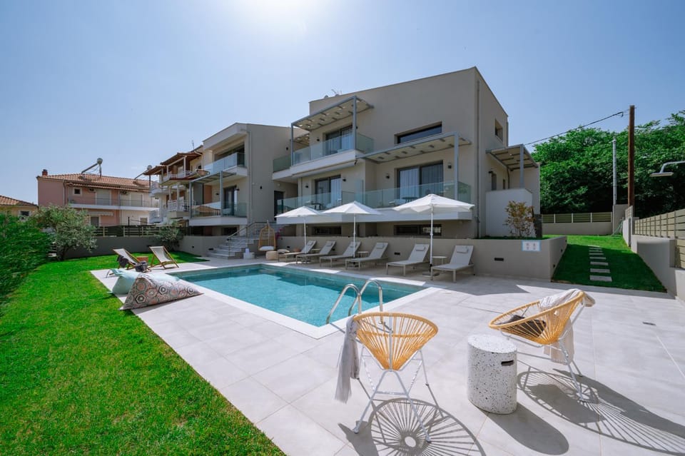 Property building, Pool view