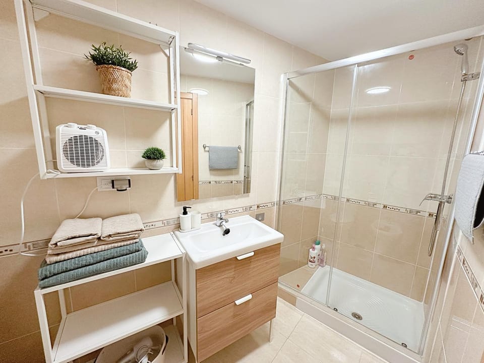 Shower, towels