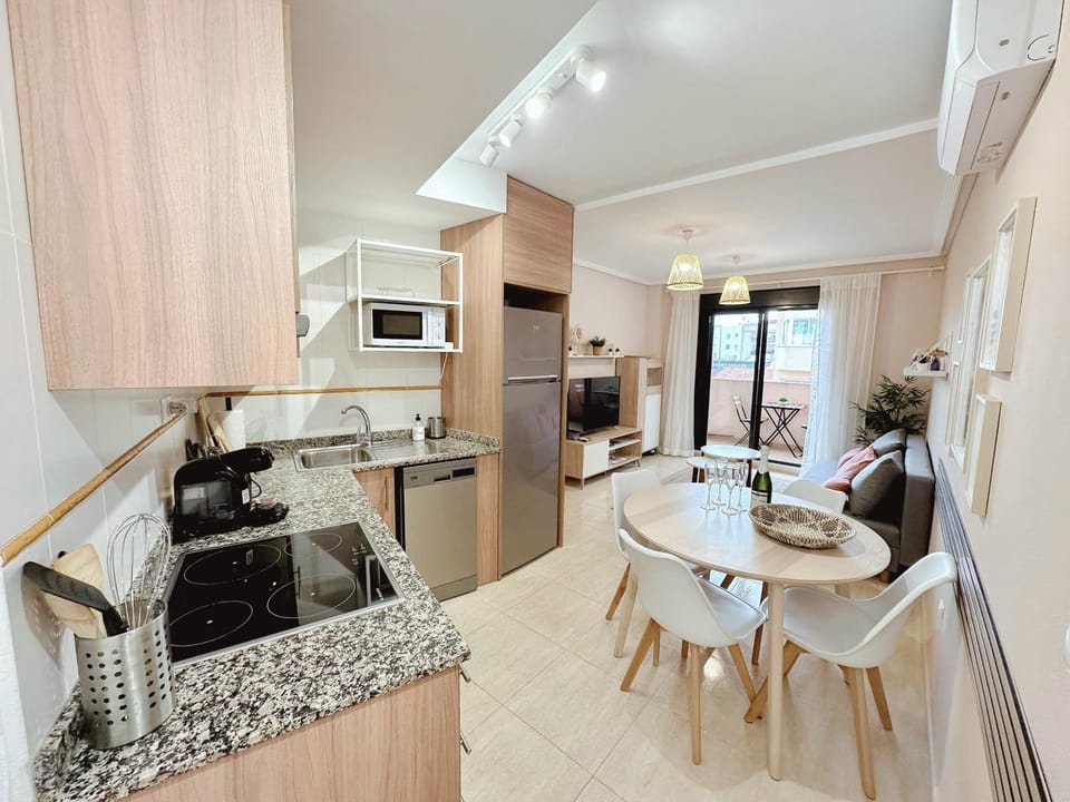 Kitchen or kitchenette, Dining area, dishwasher, minibar, pet friendly, toaster