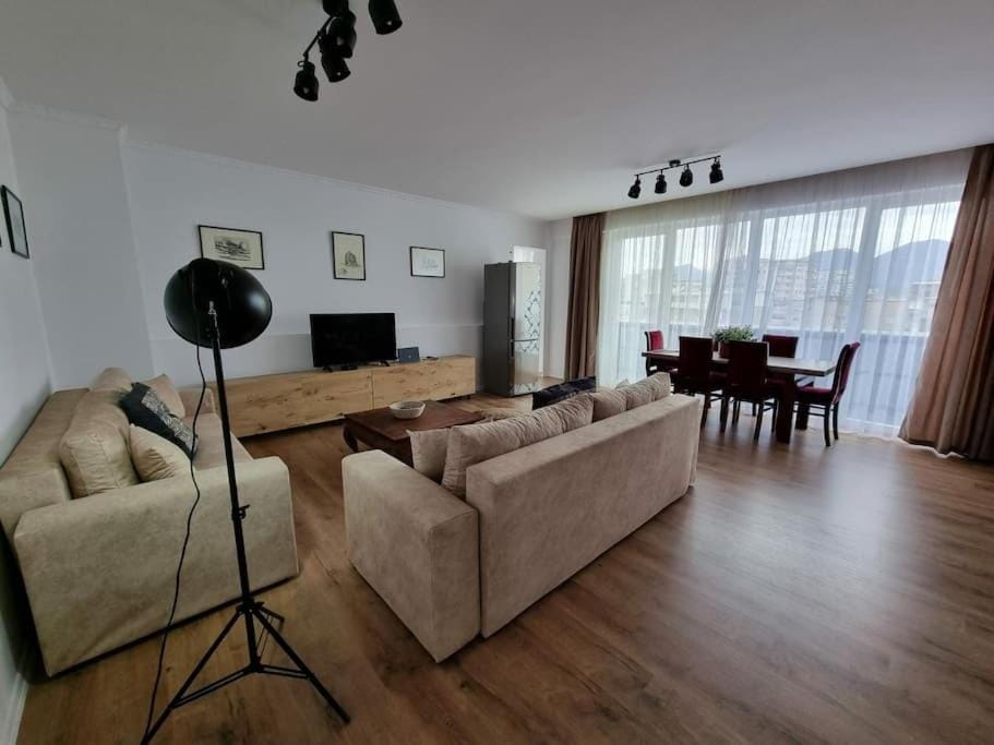 Communal lounge/ TV room, TV and multimedia, Living room