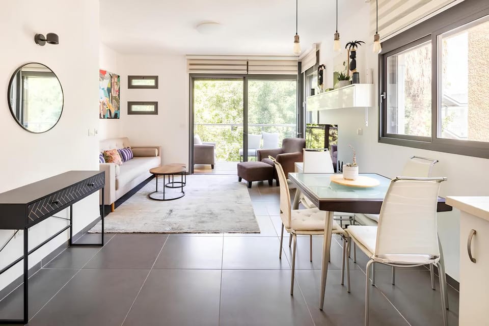 Day, TV and multimedia, Balcony/Terrace, Living room, Photo of the whole room, Decorative detail, Seating area, Dining area, Quiet street view