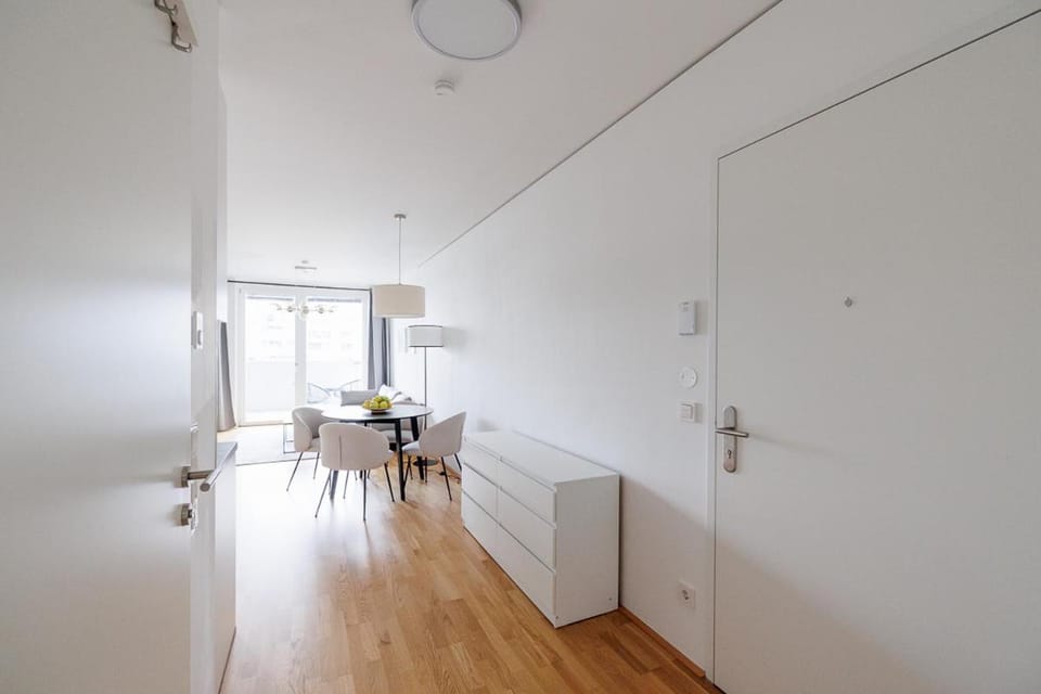 Lovely Apartment in Marina Tower - 10min to City Center Apartment in Vienna