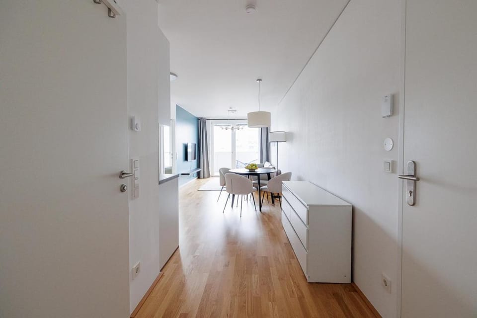 Lovely Apartment in Marina Tower - 10min to City Center Apartment in Vienna