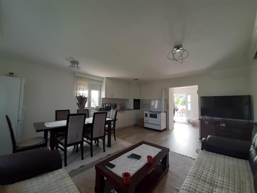 Communal lounge/ TV room, TV and multimedia, Kitchen or kitchenette, Living room, Dining area