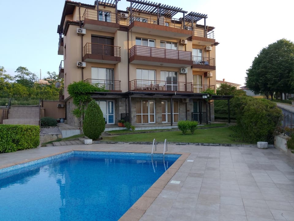 Property building, Pool view, Swimming pool