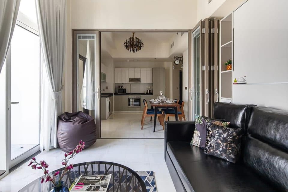Frank Porter - Bayz Tower by Danube Apartment in Dubai