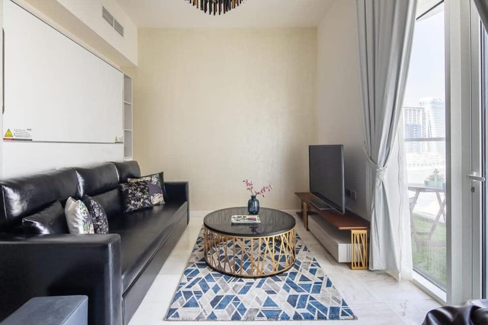 Frank Porter - Bayz Tower by Danube Apartment in Dubai
