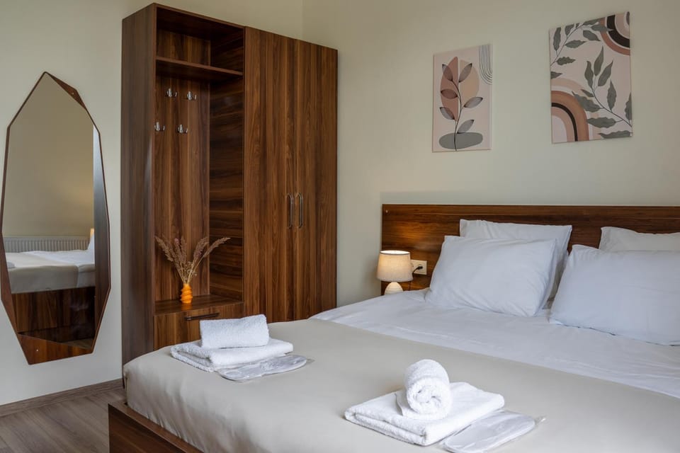Natural landscape, TV and multimedia, Balcony/Terrace, Bedroom