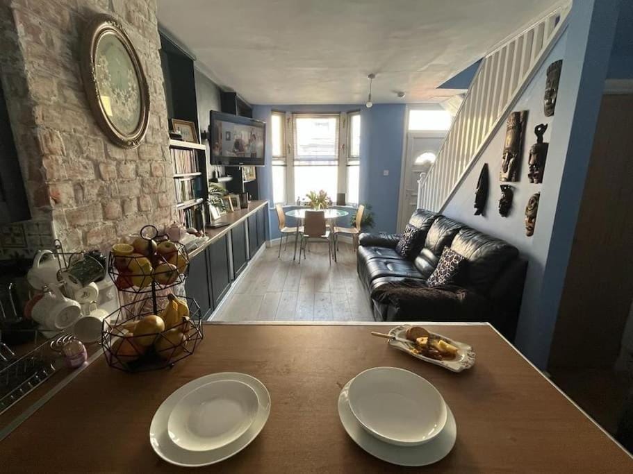 Charming nicely renovated terrace Apartment in Liverpool