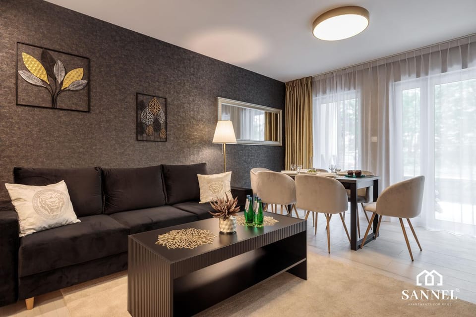 Living room, Decorative detail, Decorative detail, Seating area, Dining area, On site
