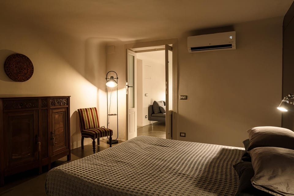 Photo of the whole room, air conditioner