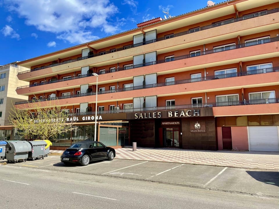 Property building, Facade/entrance, Off site