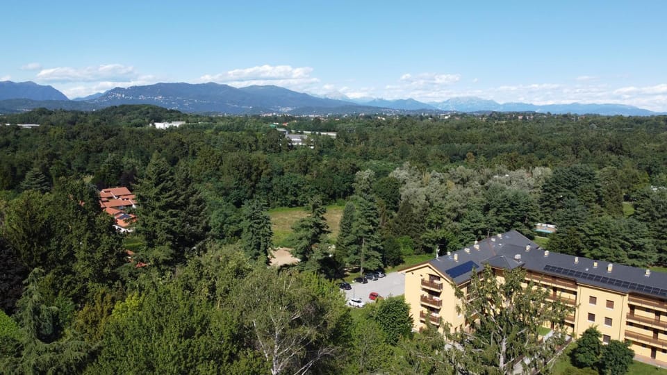 Property building, Natural landscape, Mountain view