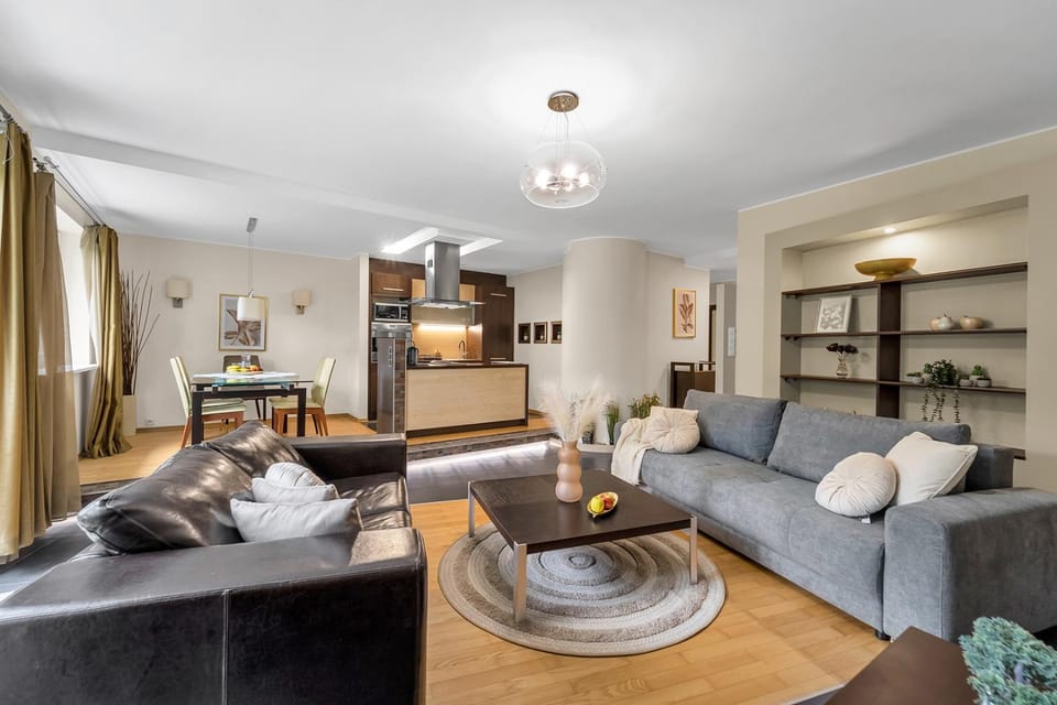 Kitchen or kitchenette, Living room, Seating area, Dining area