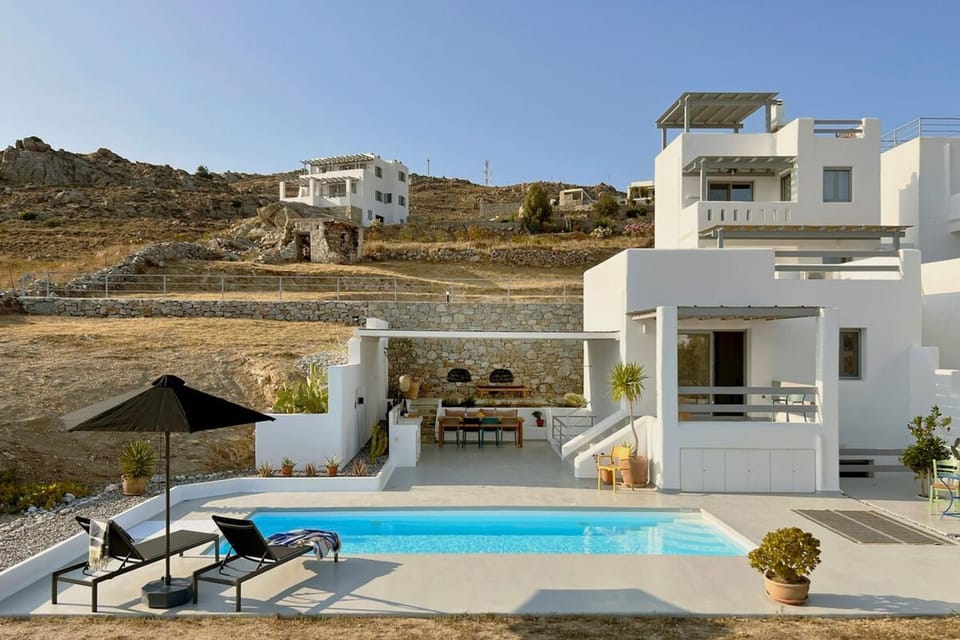 Property building, Day, Natural landscape, View (from property/room), Balcony/Terrace, Mountain view, Pool view, Swimming pool, sunbed