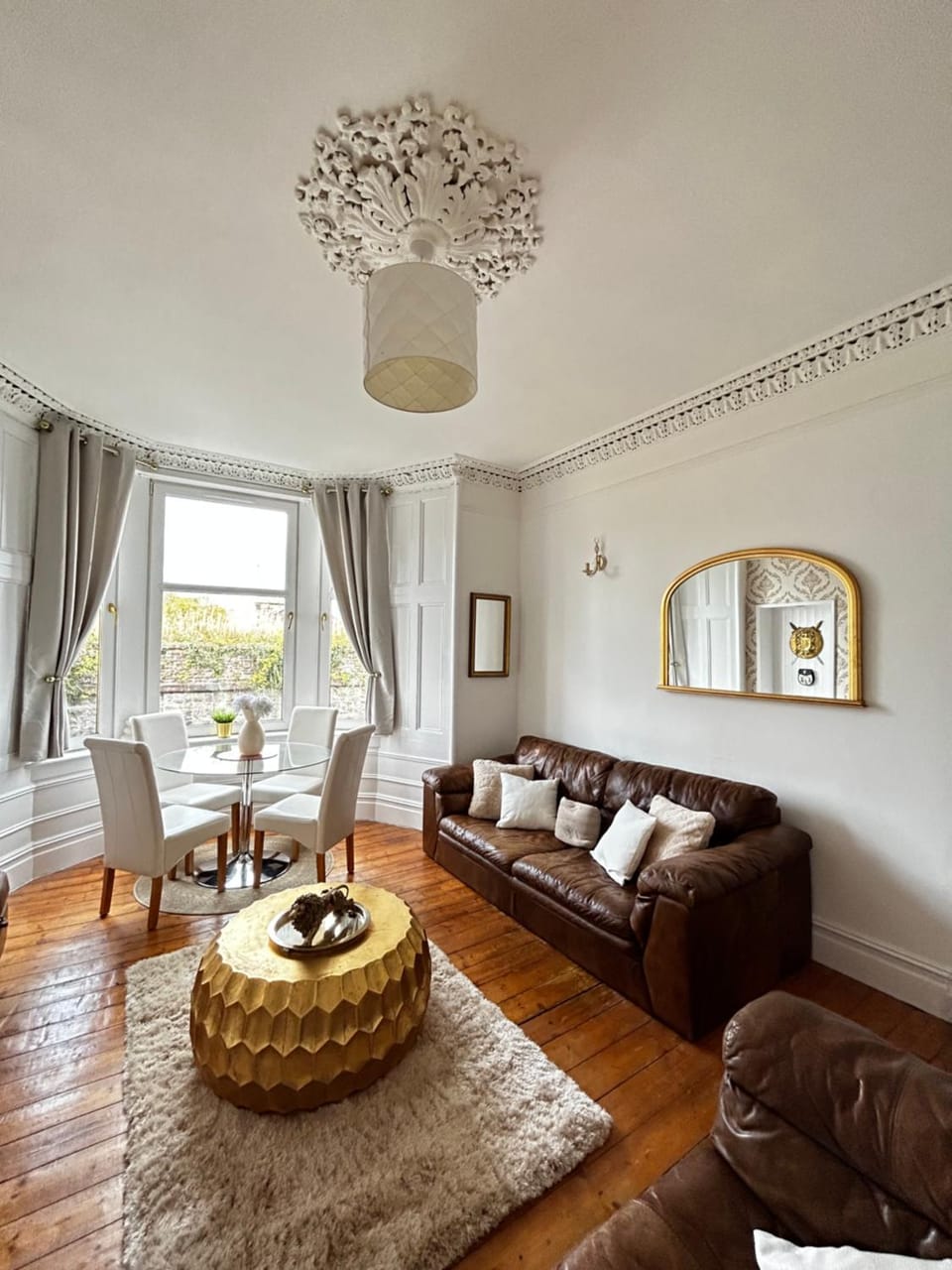 THE LAZY LION - Spacious 2 Bedroom - Town Centre Holiday Home Apartment Apartment in Scotland
