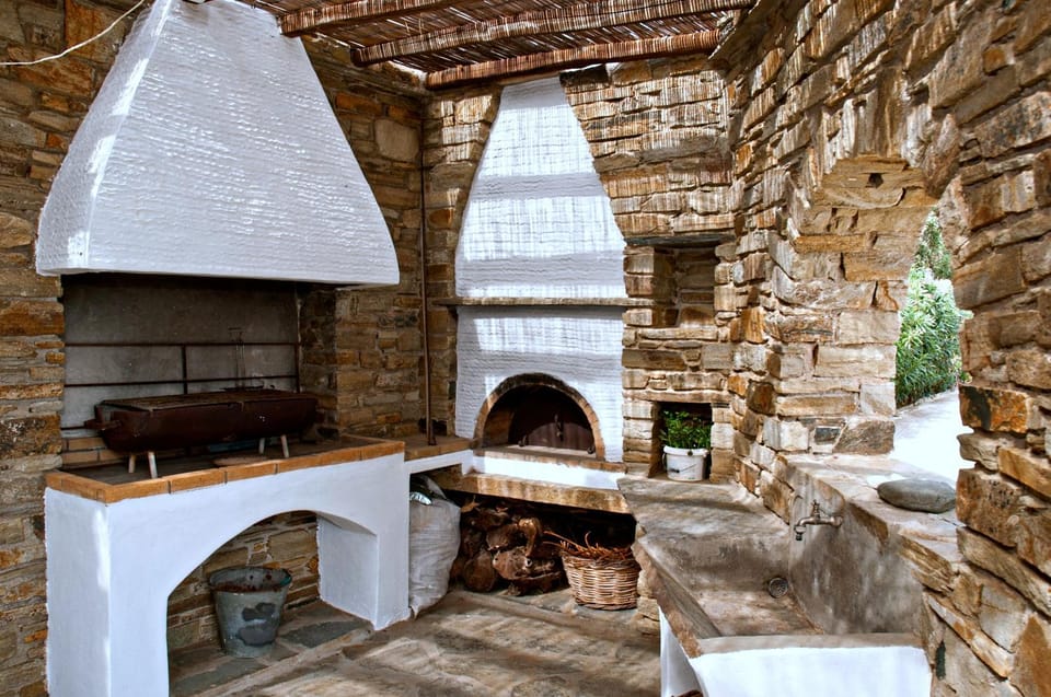 Property building, Patio, Communal lounge/ TV room, BBQ facilities, Place of worship, Lobby or reception