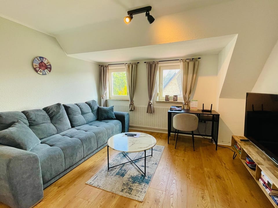 Communal lounge/ TV room, TV and multimedia, Living room, Seating area