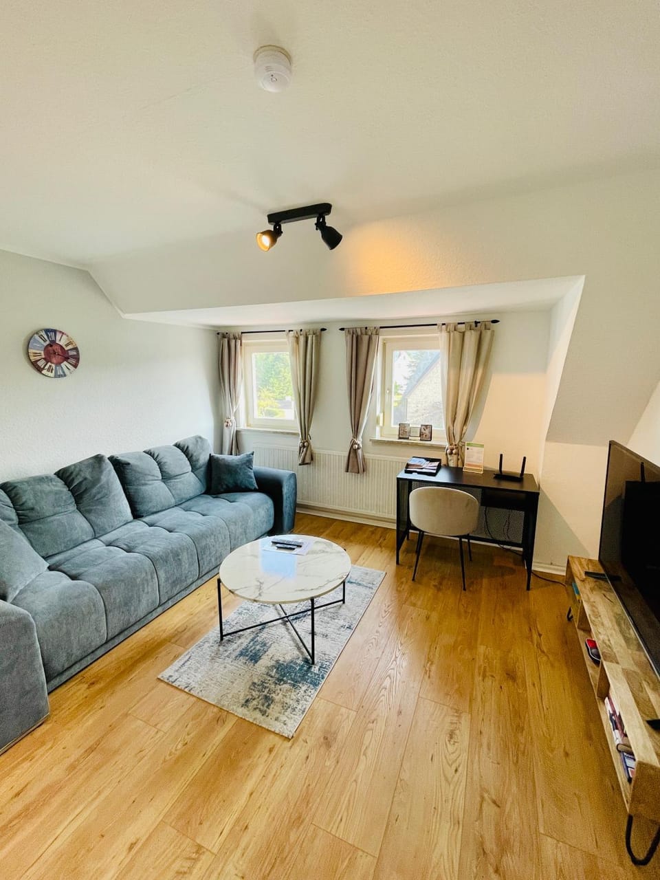 TV and multimedia, Living room, Seating area