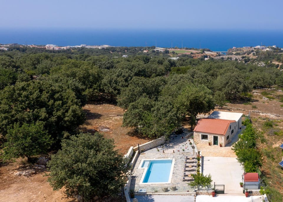 Property building, Swimming pool, Location