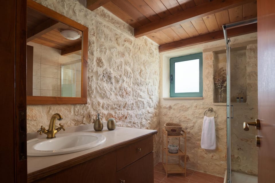Shower, Toilet