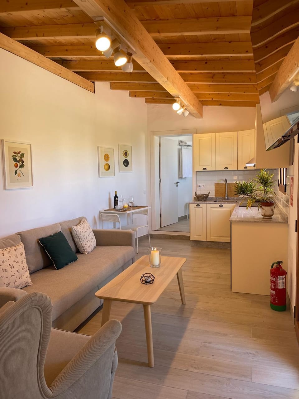 Seating area, Dining area