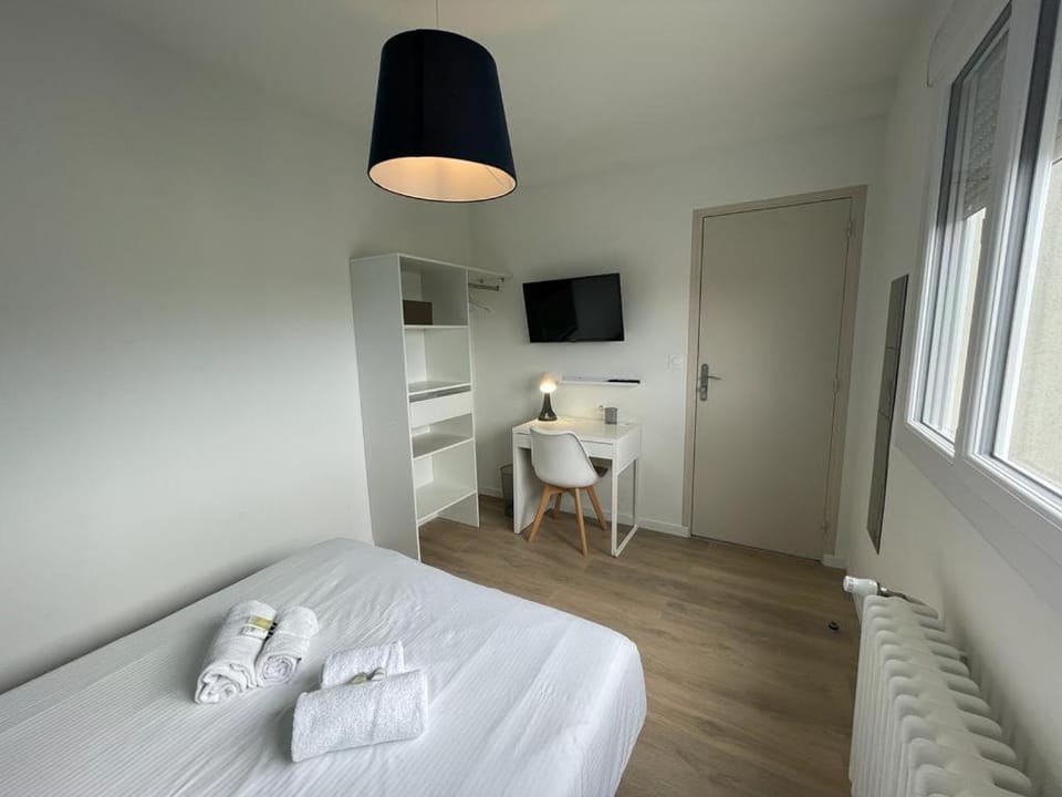 Appt 4 chambres avec balcon, Spinelle Apartment in Caen