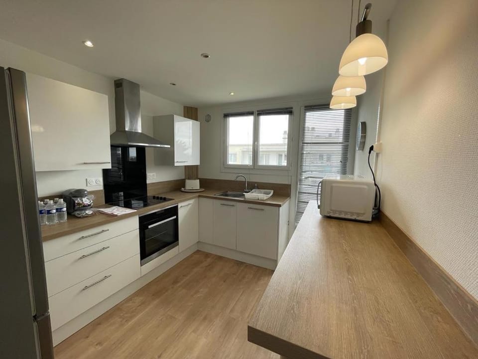 Appt 4 chambres avec balcon, Spinelle Apartment in Caen