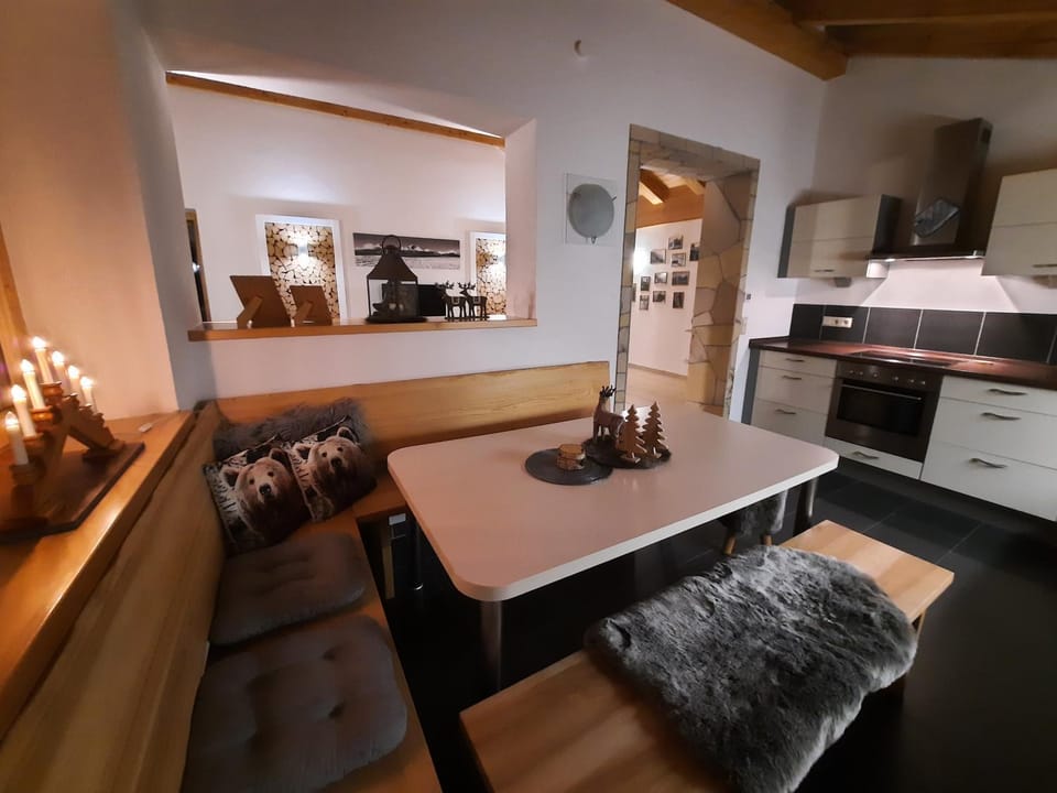 Kitchen or kitchenette, Dining area, oven, stove
