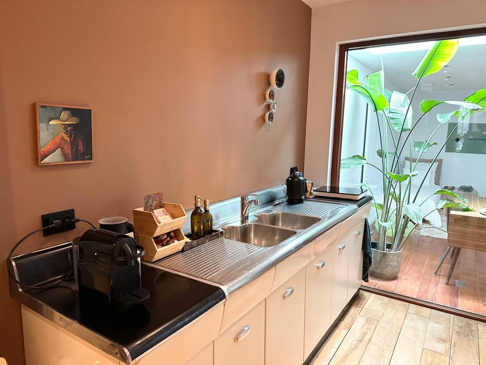 Coffee/tea facilities, Kitchen or kitchenette, kitchen