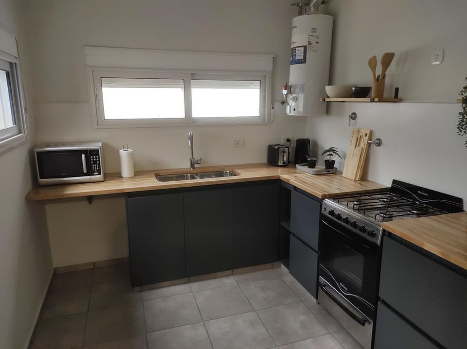 Kitchen or kitchenette, Food, Meals, minibar, stove, toaster, kitchen