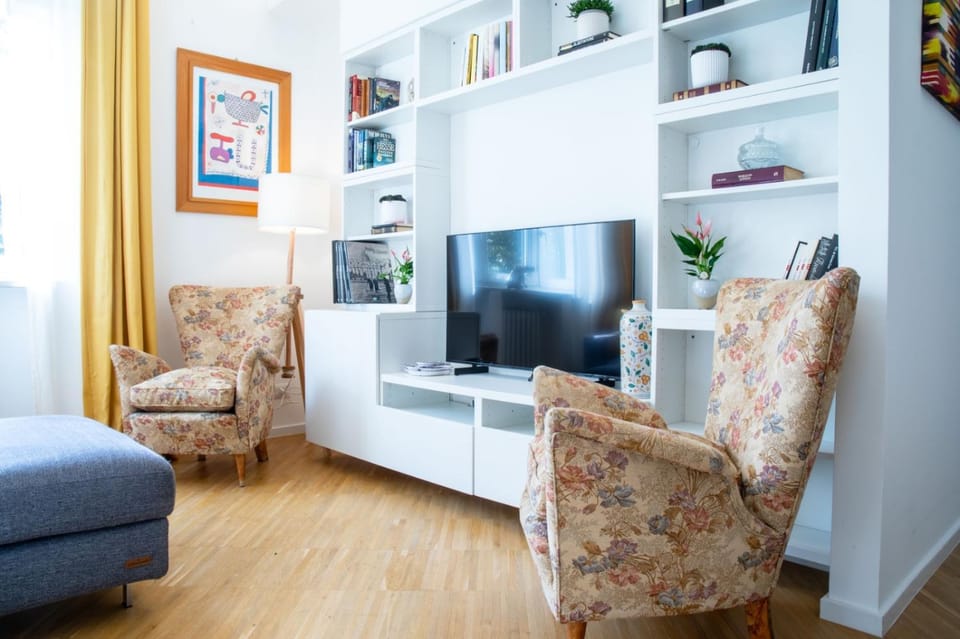 Communal lounge/ TV room